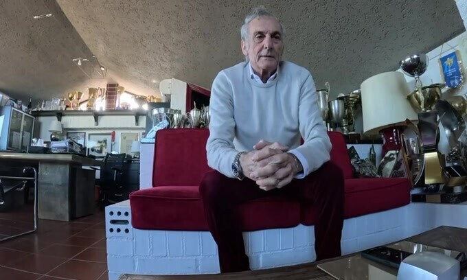 Franco Uncini ci mostra i suoi trofei e tra questi uno speciale: il casco d'oro Motosprint