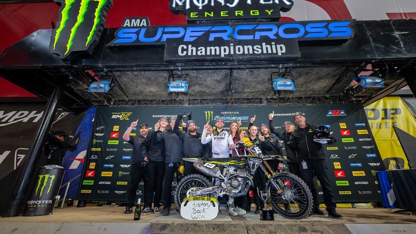 Supercross: Smith scrive la storia per Triumph