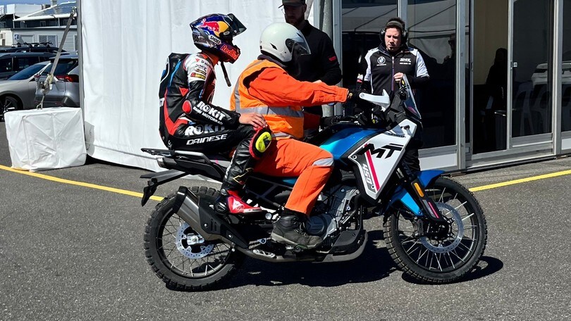 SBK test Phillip Island: caduta immediata per Razgatlioglu