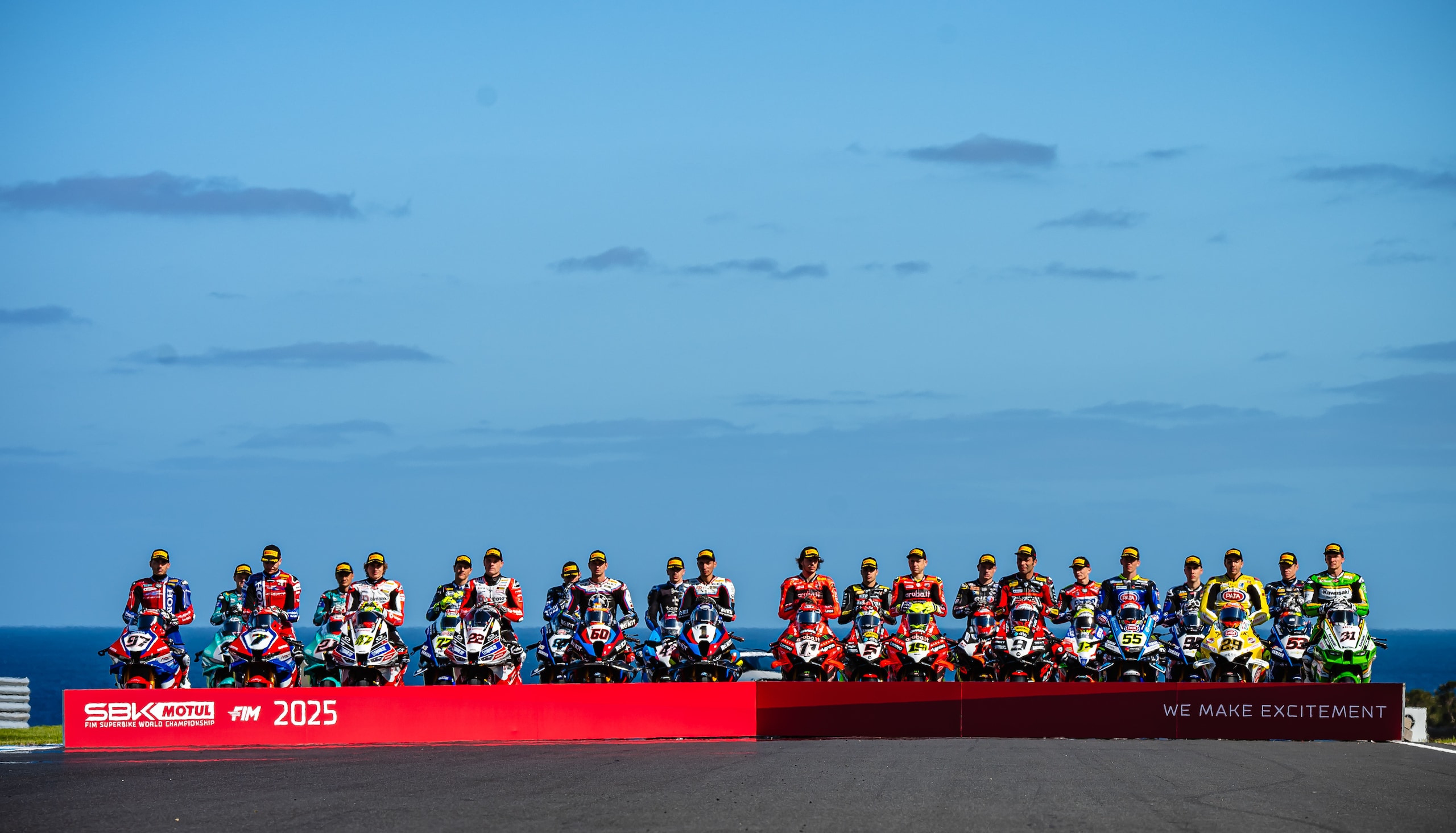 SBK, la "classe del 2025": foto di rito prestagione