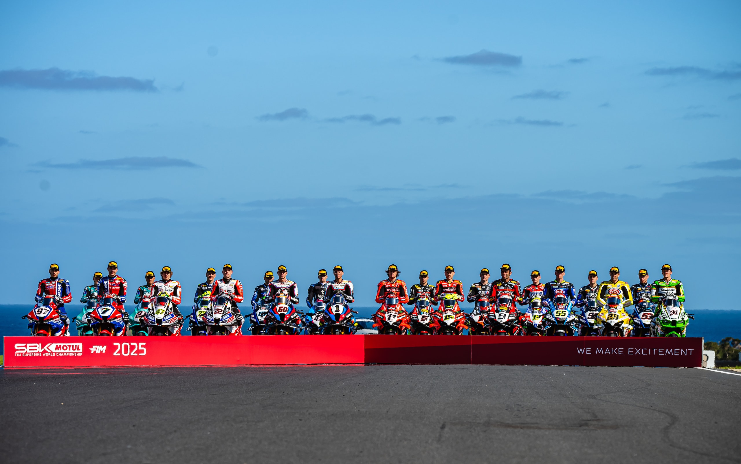 SBK, la "classe del 2025": foto di rito prestagione