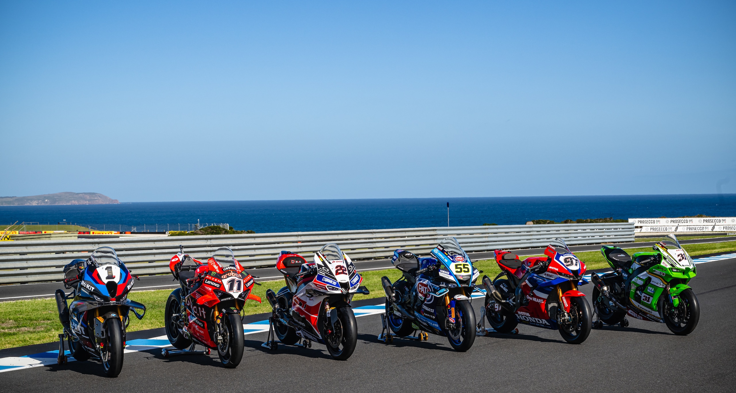 SBK, la "classe del 2025": foto di rito prestagione