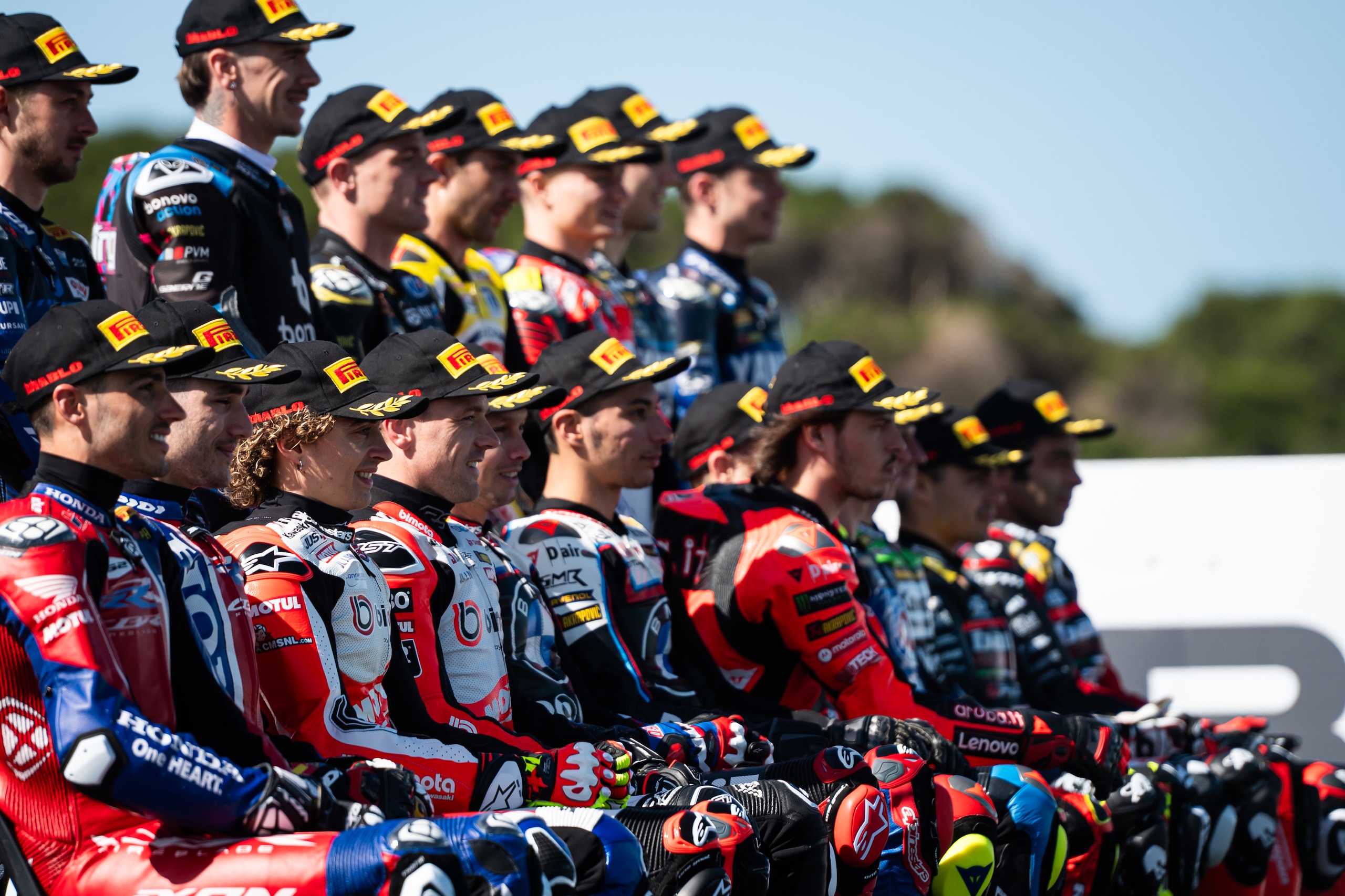 SBK, la "classe del 2025": foto di rito prestagione