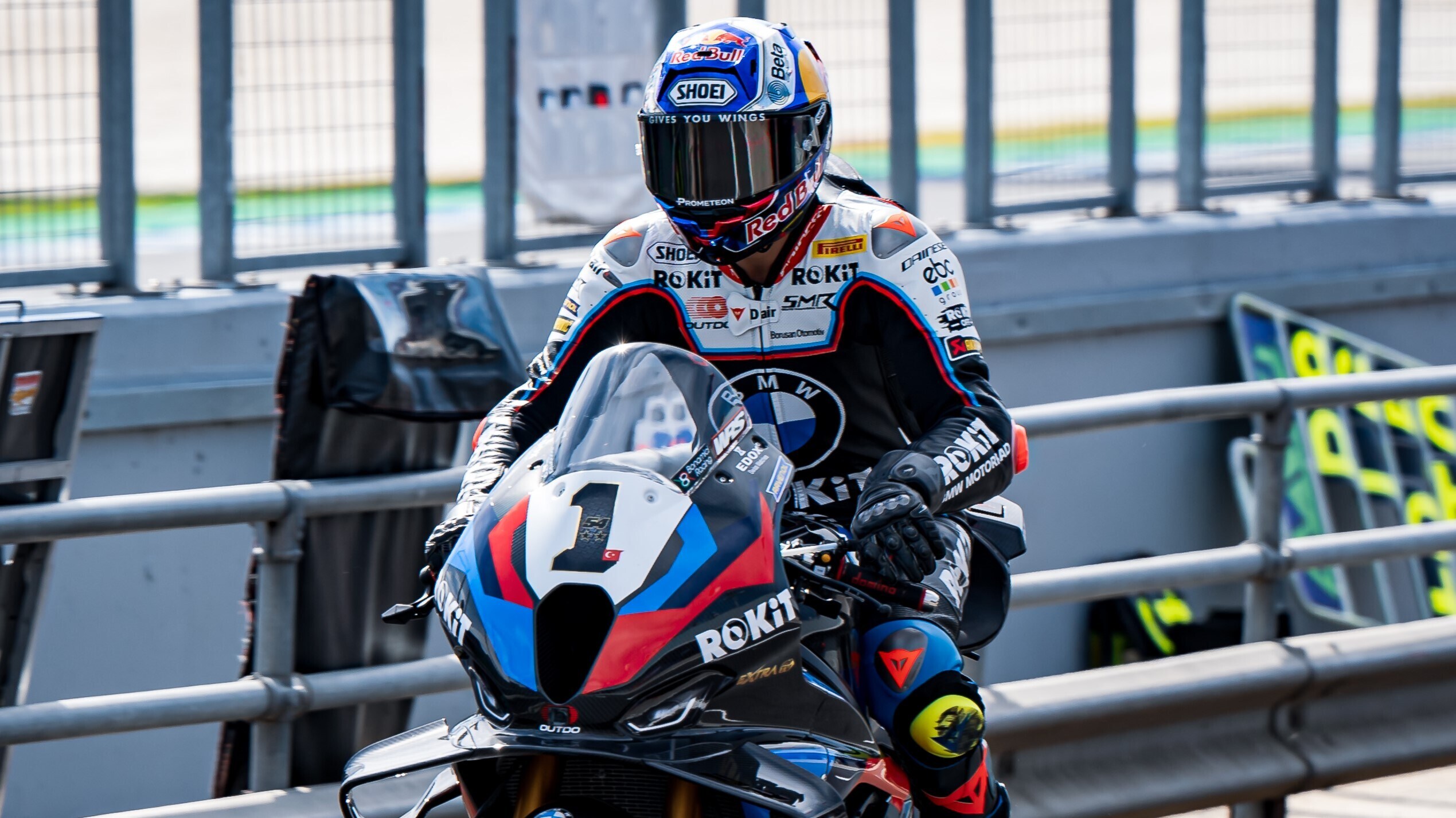 SBK, Toprak: “La BMW è diversa, ora sembra di guidare sul ghiaccio”