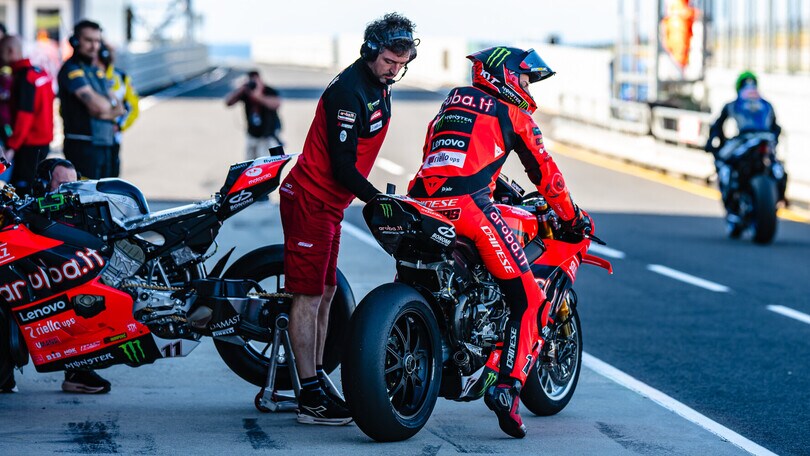 SBK Phillip Island, Bulega: “Posso vincere, ma questo stupido flag to flag...”