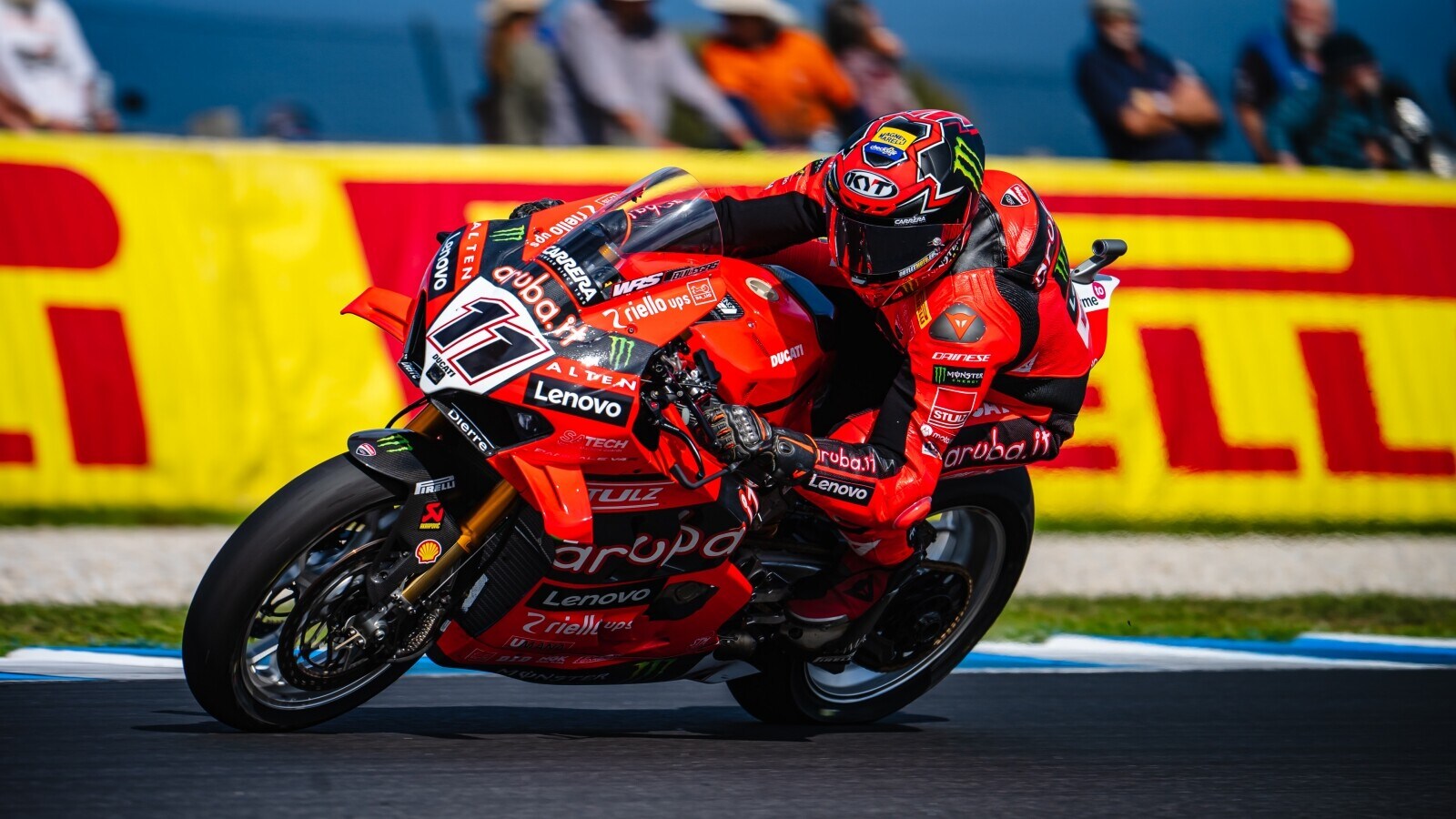 SBK Phillip Island: Bulega domina Gara 1, Iannone e Petrucci ai piedi del podio