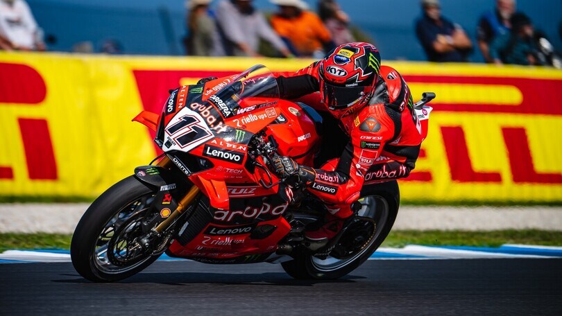 SBK Phillip Island: Bulega domina Gara 1, Iannone e Petrucci ai piedi del podio