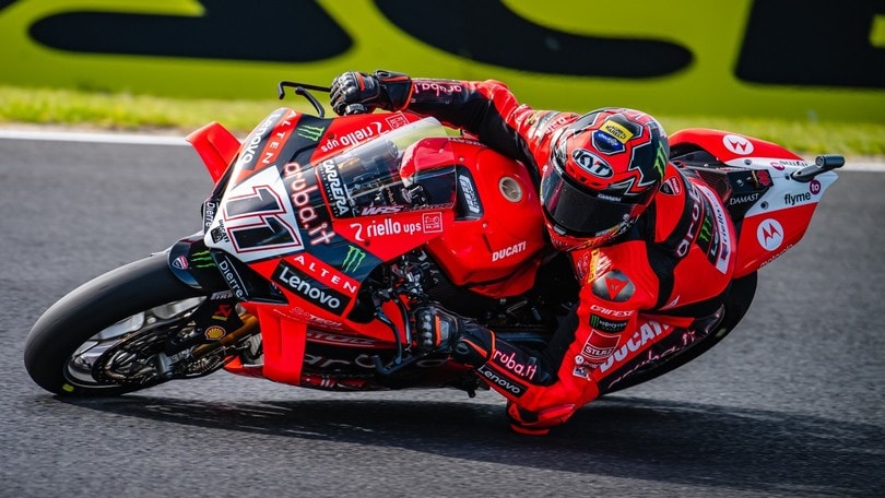 SBK, Phillip Island: Bulega vince Gara 2 e fa tripletta, Toprak ko
