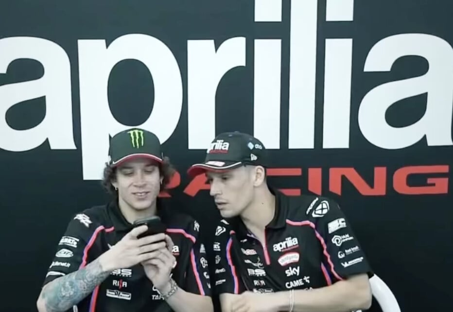 MotoGP, Bezzecchi e Savadori cantano "Balorda nostalgia"