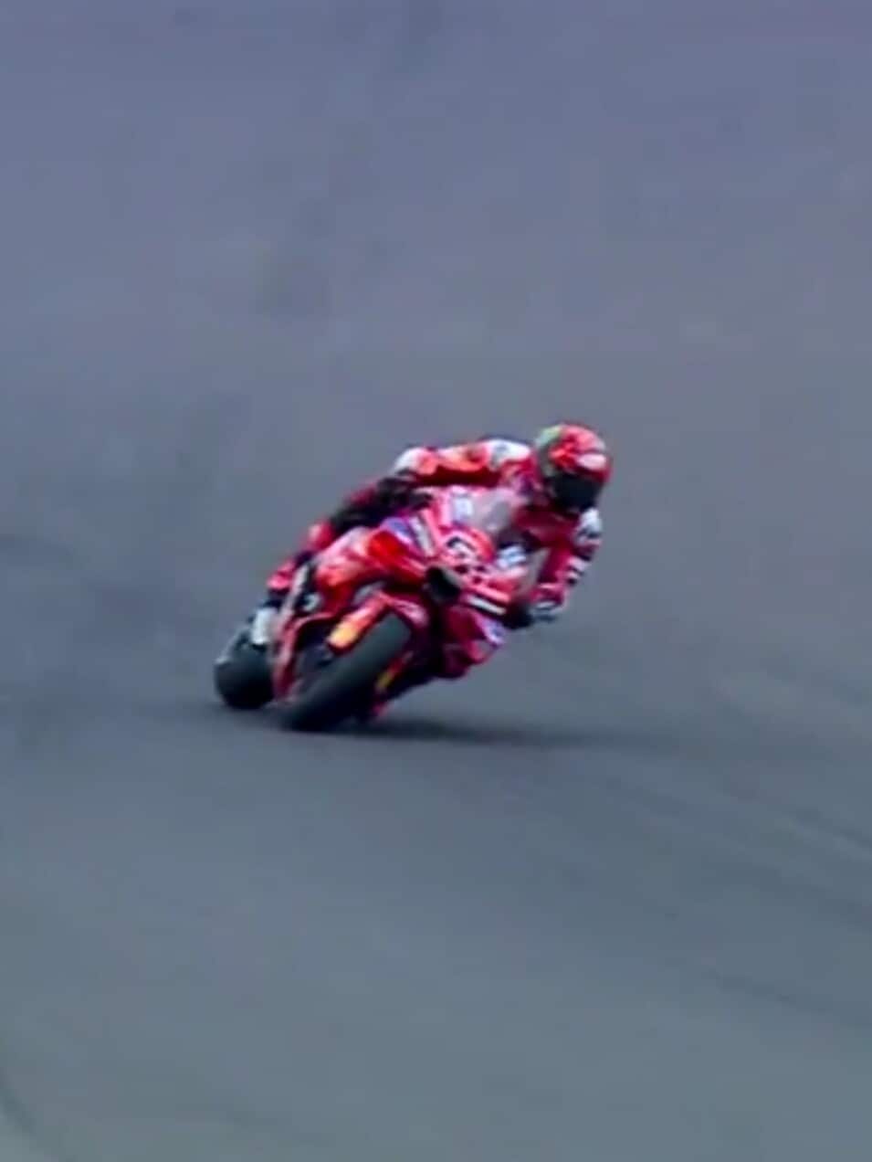 MotoGP Argentina, Pecco Bagnaia a terra: la sequenza della caduta