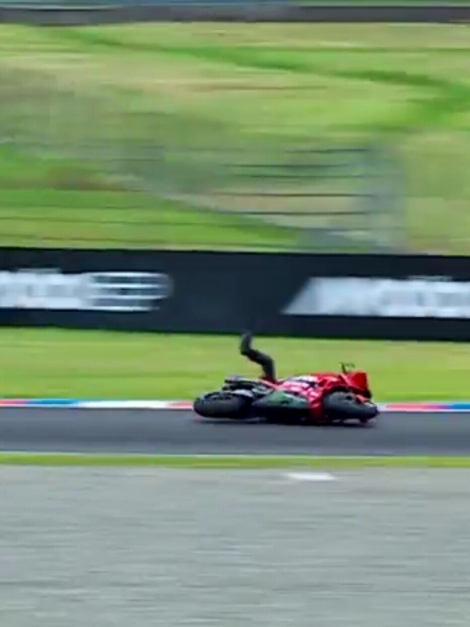 MotoGP Argentina, Pecco Bagnaia a terra: la sequenza della caduta