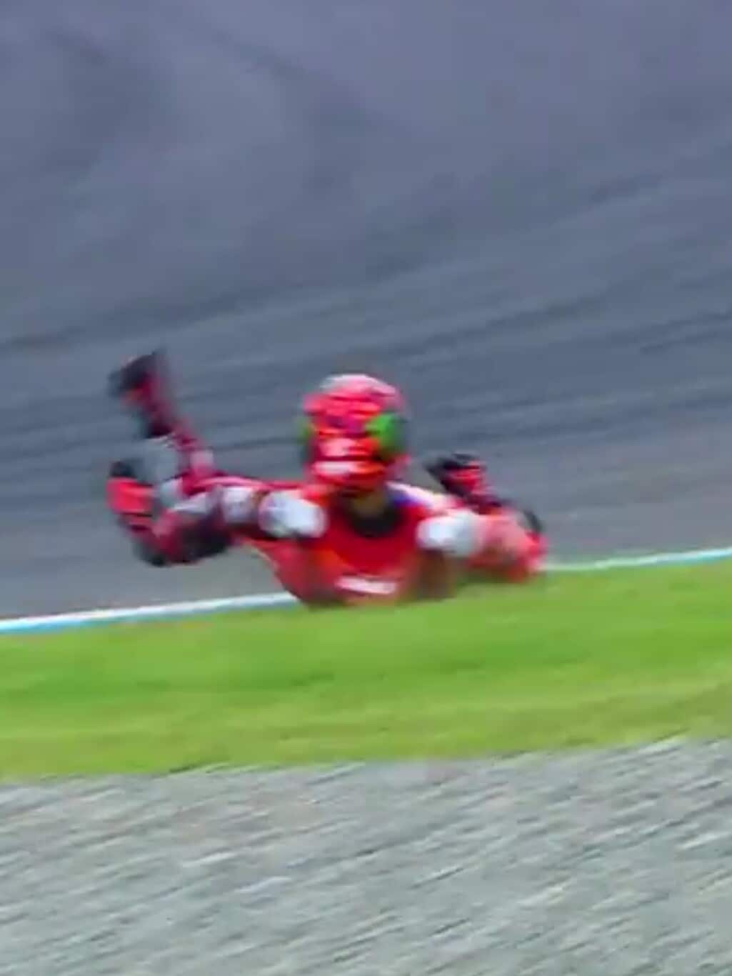 MotoGP Argentina, Pecco Bagnaia a terra: la sequenza della caduta