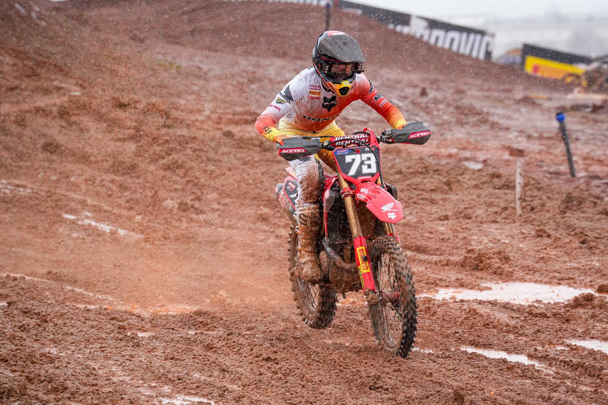 MX2: nel fango di Cozar arriva la prima di Zanchi