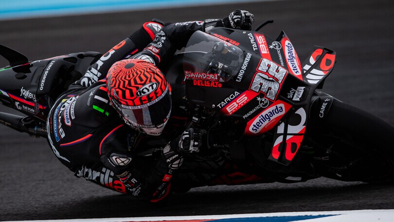 Inizio MotoGP 2025 duro per Aprilia: anche Savadori costretto alla resa