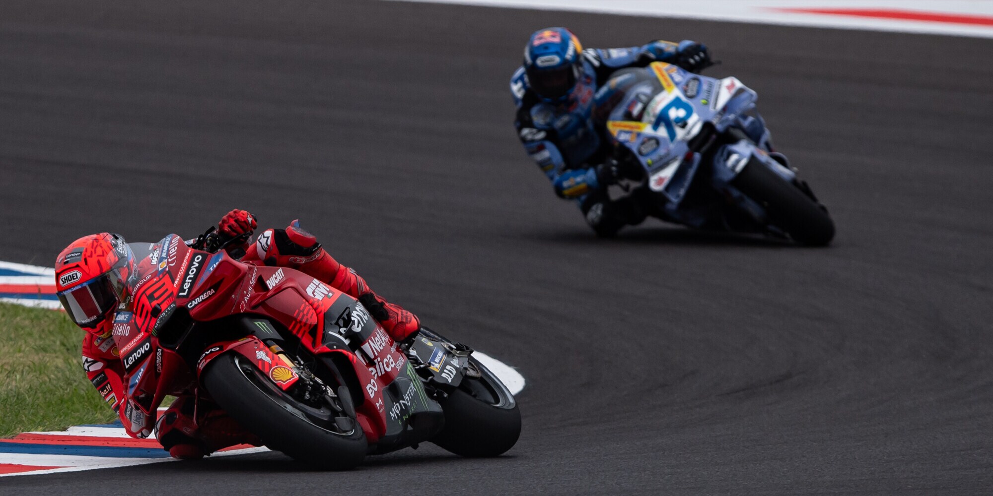 GP Argentina, Marc senza pietà: illude il fratello Alex, ma lo batte ancora