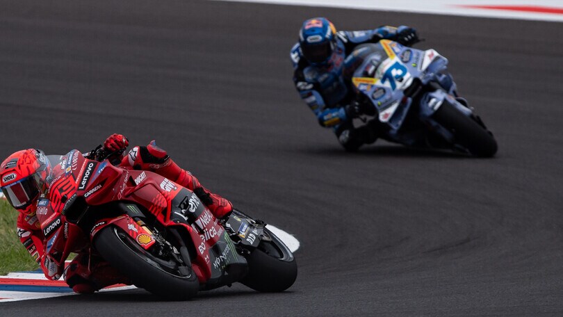 GP Argentina, Marc senza pietà: illude il fratello Alex, ma lo batte ancora