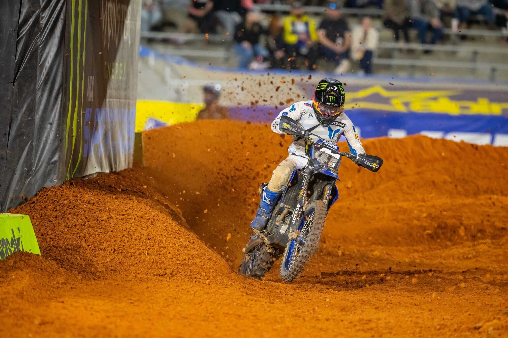 SX250: la notte di Thrasher