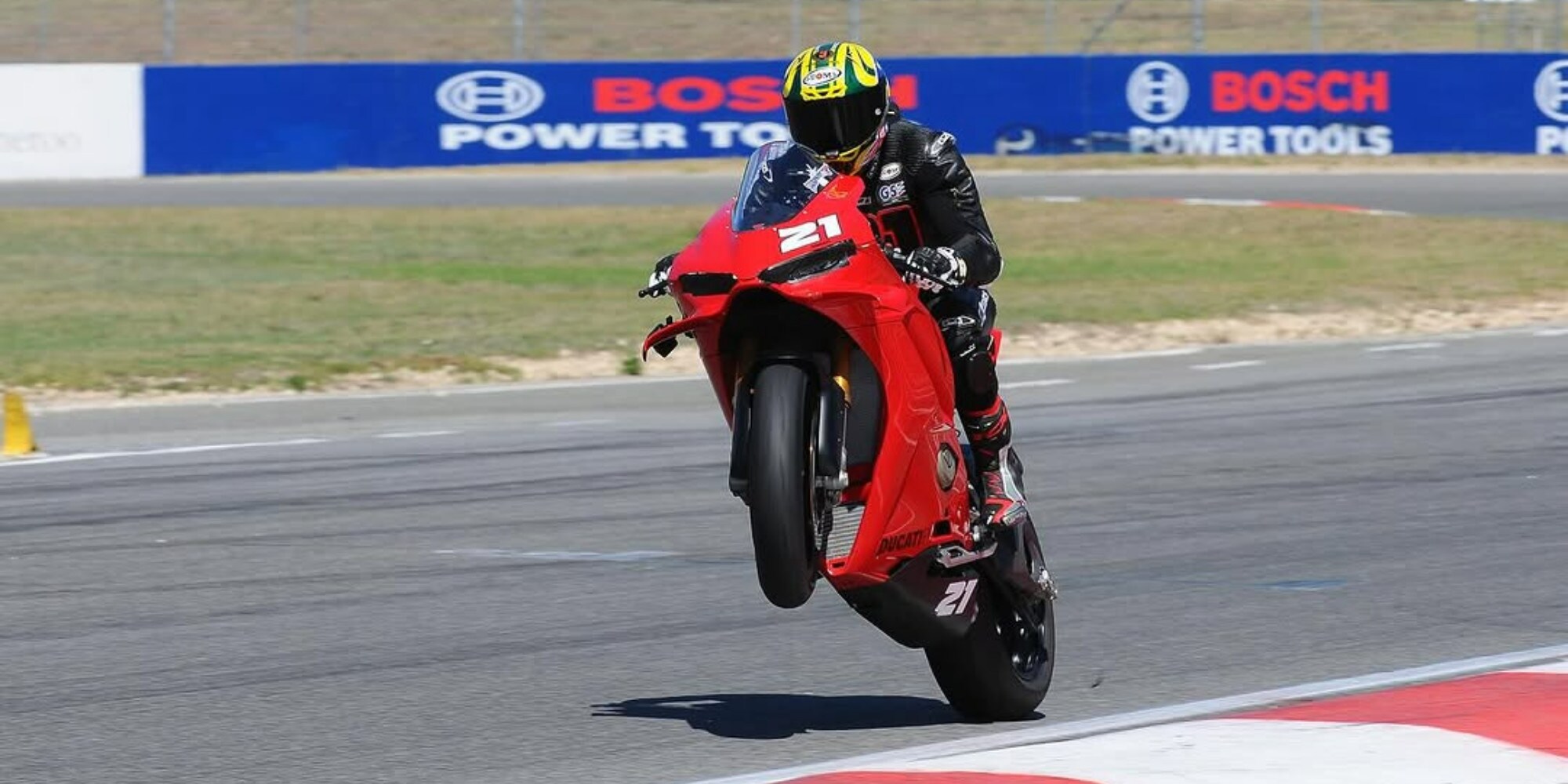 SBK, Troy Bayliss torna in pista con la Panigale V4 S 2025