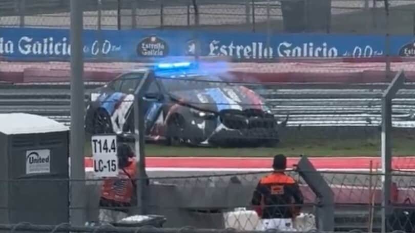 MotoGP, incredibile ad Austin: la Safety Car si schianta