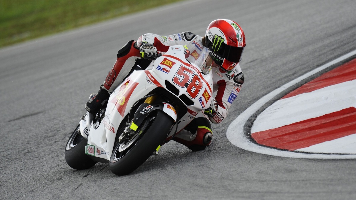 UN ANNO DALLA MORTE DI MARCO SIMONCELLI UN ANNO DALLA MORTE DI MARCO SIMONCELLI