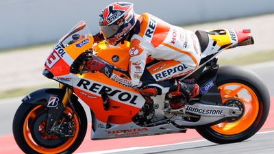 I fratelli Marquez giocano a calcio