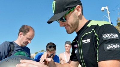Un giro di pista con Tom Sykes