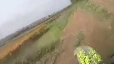 Un giro sulla moto da enduro con Andrea Iannone