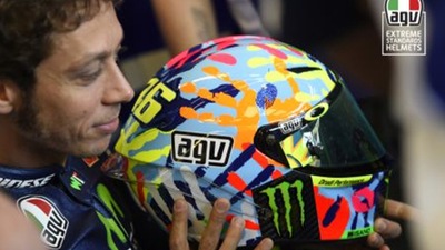 Rossi spiega il suo casco