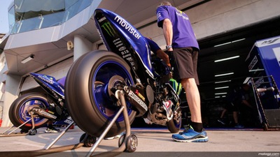 MotoGP, Sepang 2: le foto dei piloti in pista e nei box