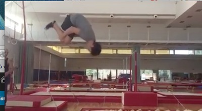 Maverick Vinales, tre capriole in volo!