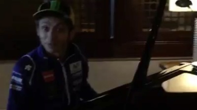 MotoGP: Rossi, che pianista!