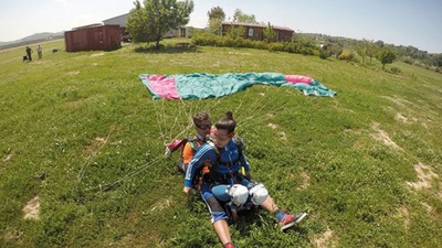 Alessia Polita e il lancio con il paracadute!