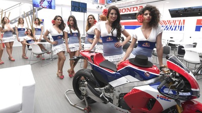 Sexy MotoGP: le "ombrelline" più belle di Jerez