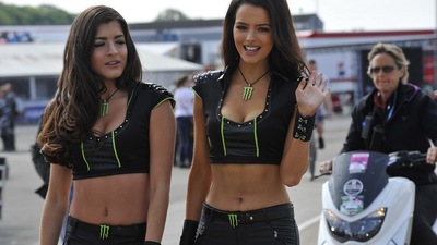 SBK, le paddock girls di Donington