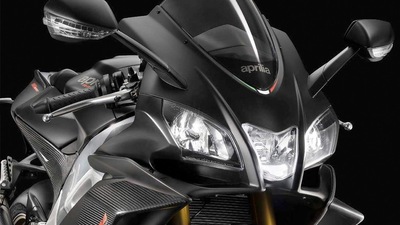 Aprilia RSV4 RR Factory 2019 - LE FOTO