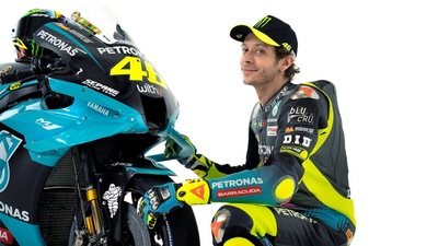 MotoGP: Valentino Rossi e la sua M1 con i colori del team Petronas