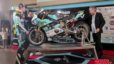 SBK: il team Go Eleven toglie il velo alla Panigale V4 R