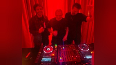 Valentino Rossi non si ferma più: eccolo in versione DJ con Cesare Cremonini