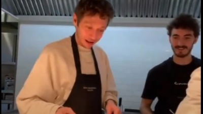 MotoGP: Valentino Rossi e Pecco Bagnaia chef per un giorno