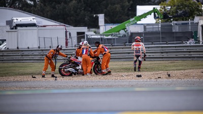 La caduta di Marc Marquez al GP di Francia