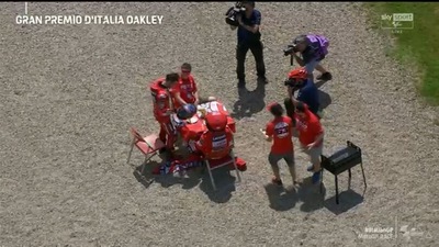 MotoGP, Mugello: Bagnaia festeggia il successo con una grigliata