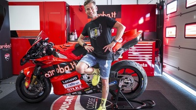 MotoGP, Bautista pronto per il test: le prime immagini insieme alla Desmosedici