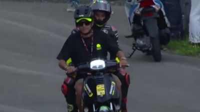MotoGP: Valentino Rossi tassista d'eccezione per Marco Bezzecchi