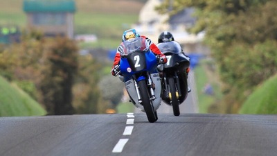 Brividi d'epoca a 300 all'ora: lo spettacolo del "Classic" al Manx GP