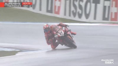 SBK, Assen: salvataggio miracoloso di Bulega in FP3