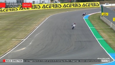 SBK: che spavento per Toprak Razgatlioglu, sessione interrotta