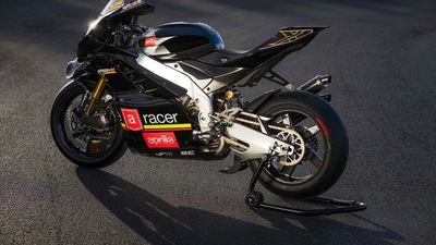 Aprilia RSV4 X ex3ma: effetto suolo per la moto dedicata a Max Biaggi