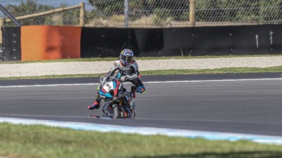 SBK test Phillip Island: ecco le immagini della caduta di Razgatlioglu