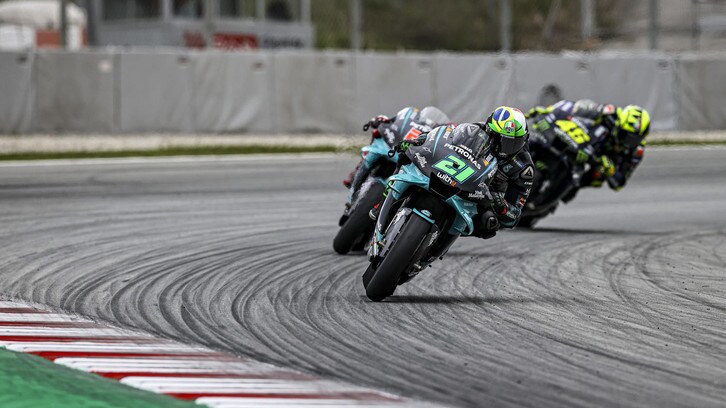 MotoGP, tegola Yamaha: sei ingegneri in isolamento