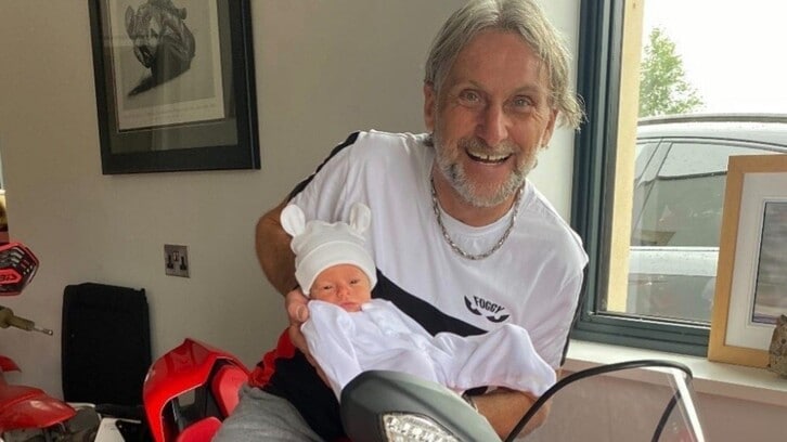 Carl Fogarty diventa nonno: “Ecco a voi il Campione MotoGP 2044”